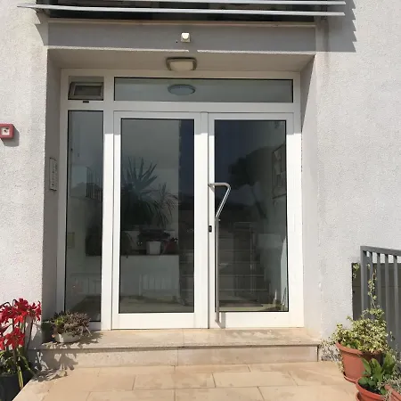 Ali & El - Perfect For Couples