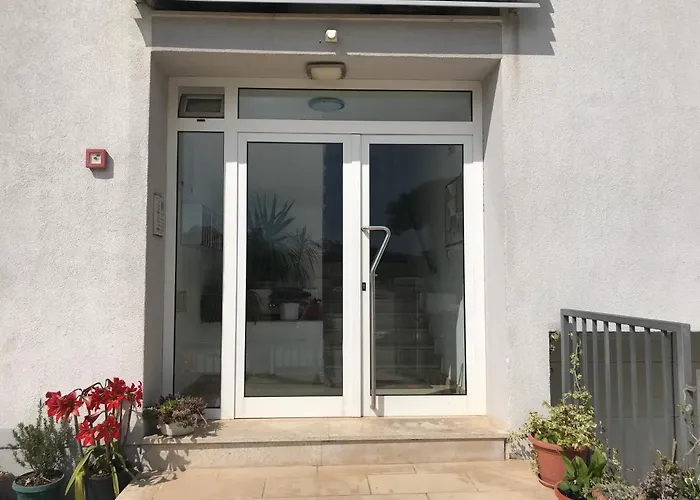 Ali & El - Perfect For Couples