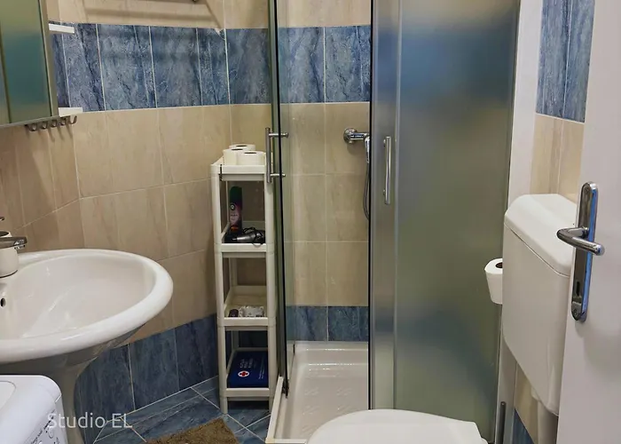 Ali & El - Perfect For Couples