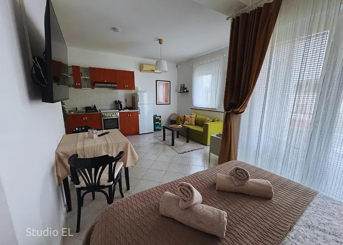 Ali & El - Perfect For Couples