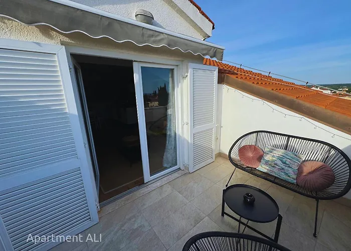 Ali & El - Perfect For Couples