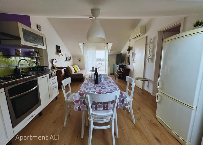 Ali & El - Perfect For Couples *