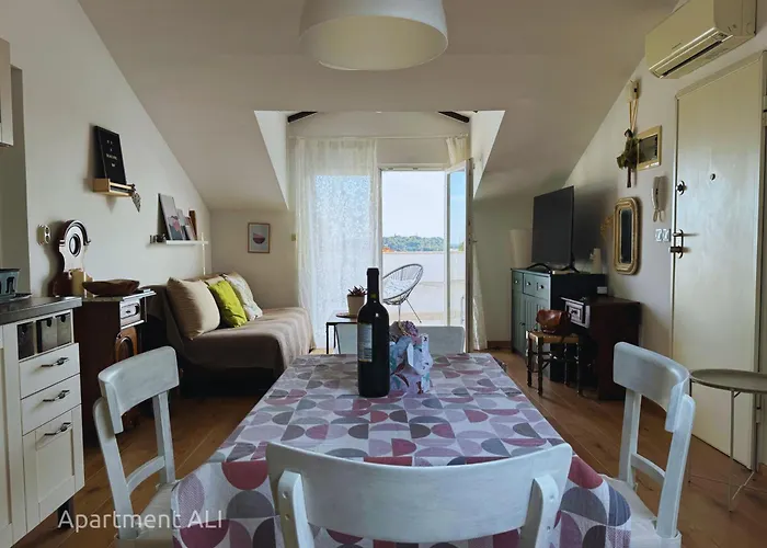 Ali & El - Perfect For Couples